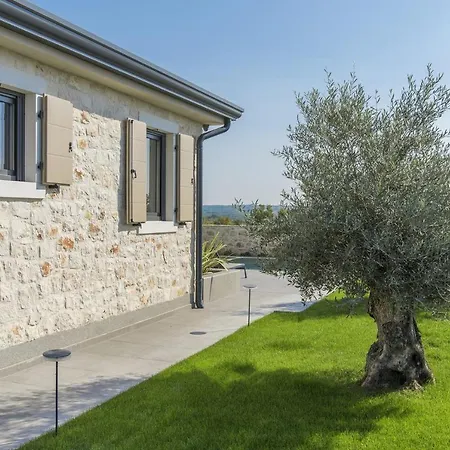 Superior Villa Frata